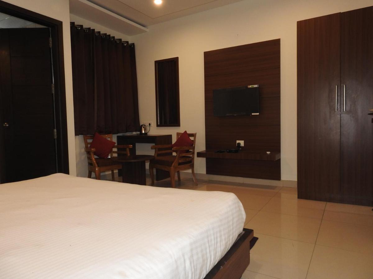 Hotel Aakash Residency Dehradun Ngoại thất bức ảnh