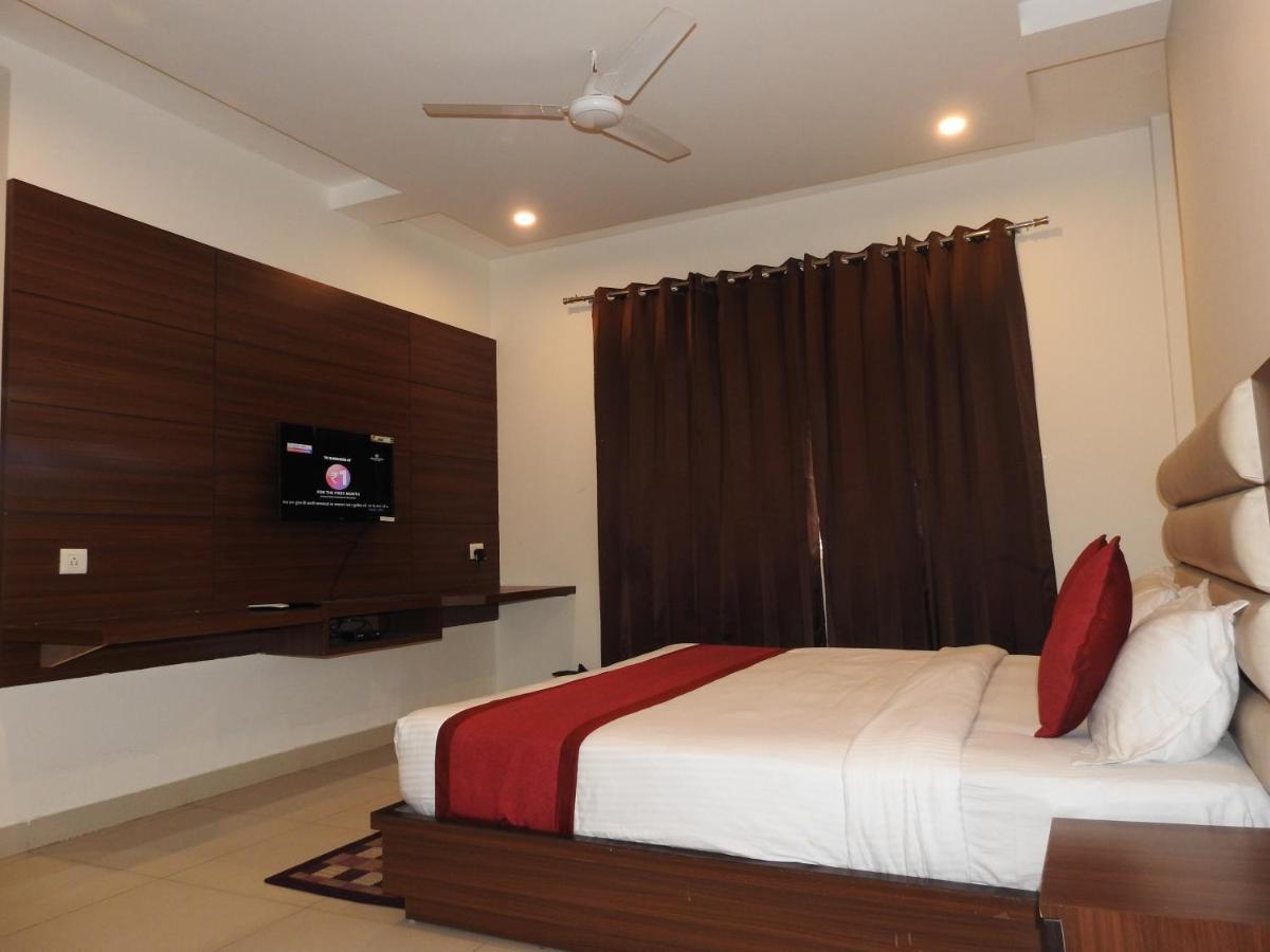 Hotel Aakash Residency Dehradun Ngoại thất bức ảnh