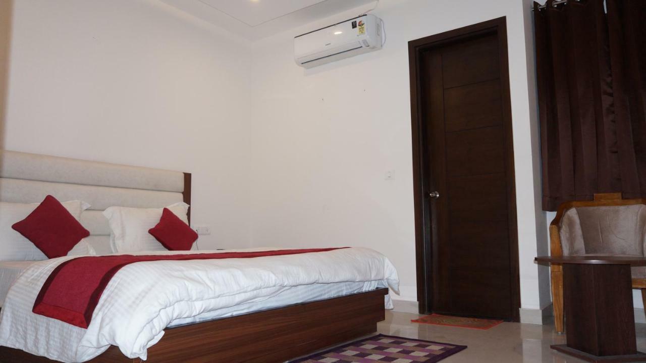 Hotel Aakash Residency Dehradun Ngoại thất bức ảnh