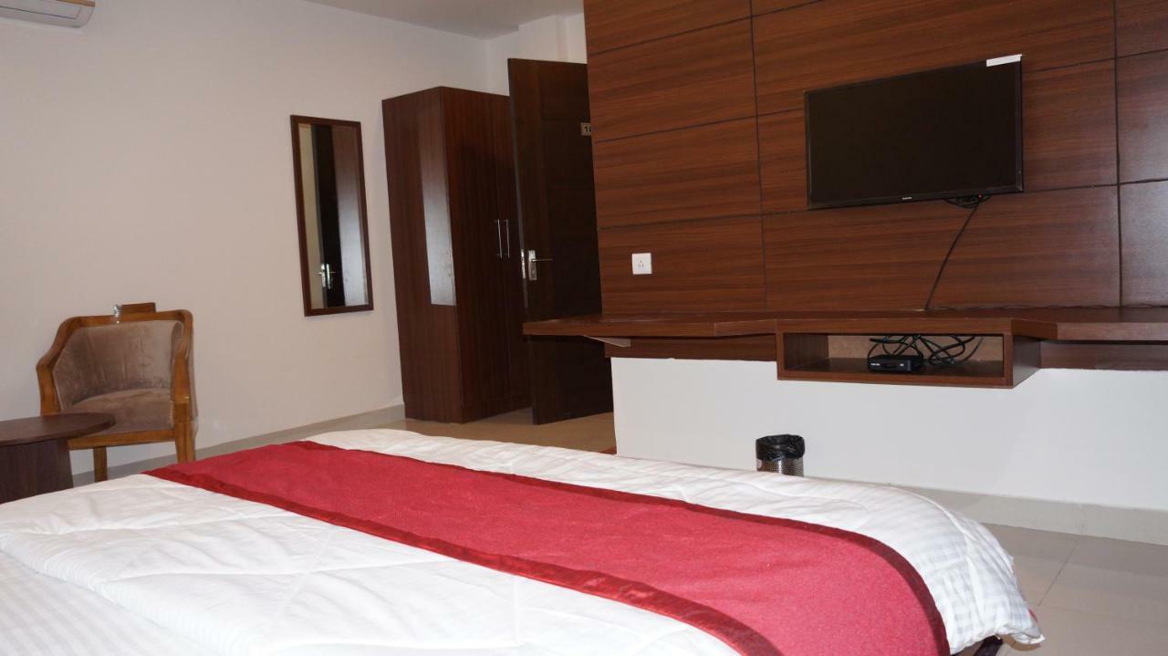 Hotel Aakash Residency Dehradun Ngoại thất bức ảnh