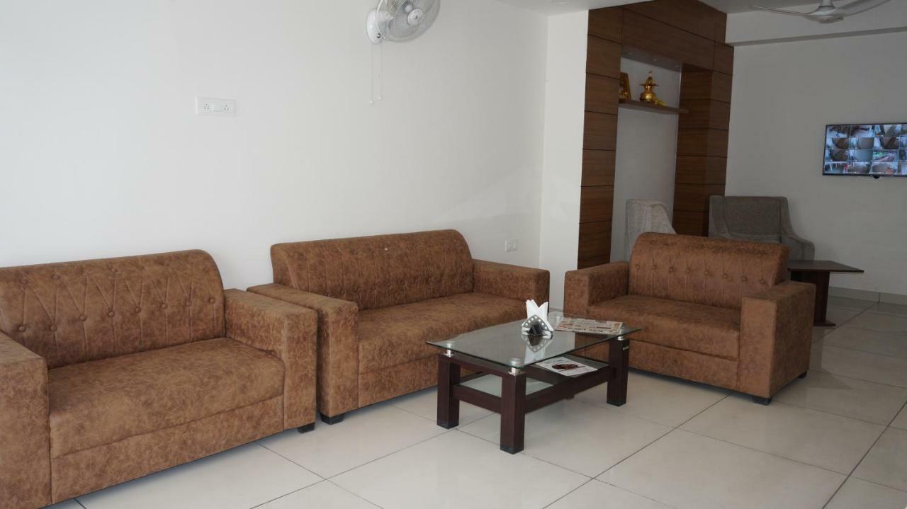 Hotel Aakash Residency Dehradun Ngoại thất bức ảnh